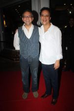 Vidhu Vinod Chopra, Rajesh Mapuskar at Prem Chopra_s bash for the success of Sharman Joshi_s film Ferrari Ki Sawaari on 20th June  2012 (105).JPG